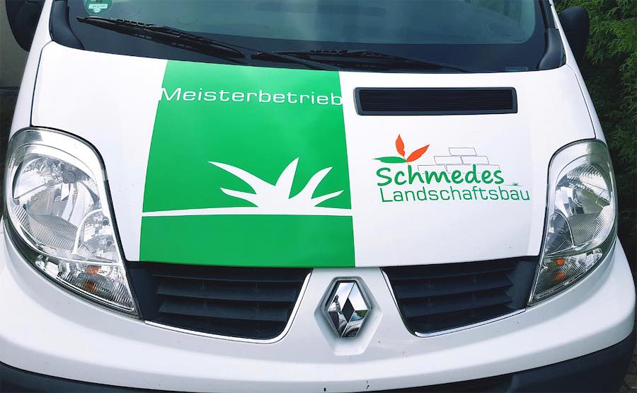 Fahrzeugbeschriftung auf Firmenfahrzeug